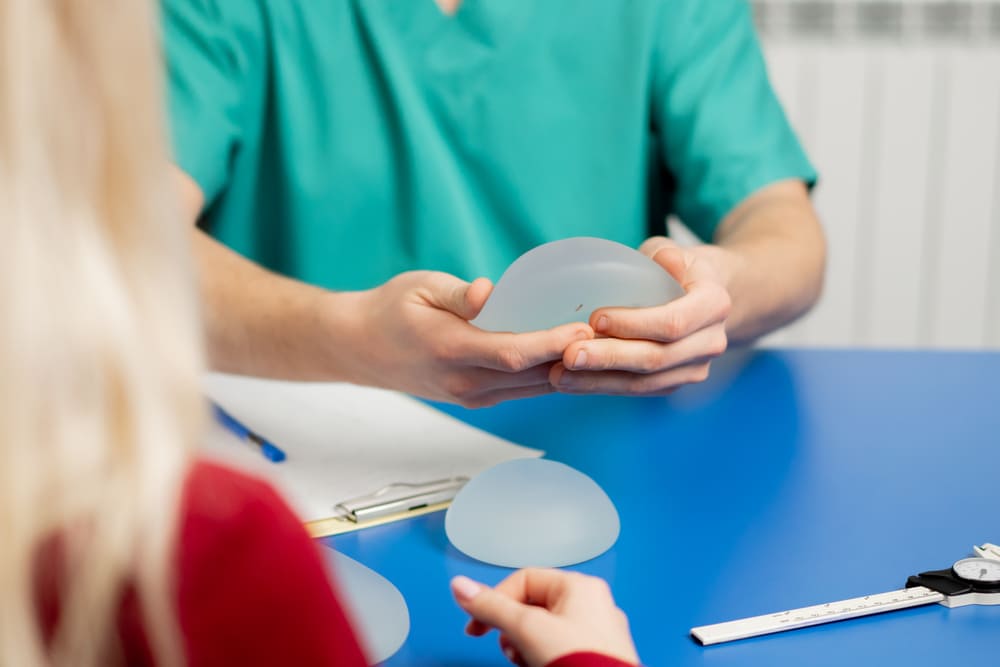 Operación de senos en Colombia: precios y detalles de la cirugía