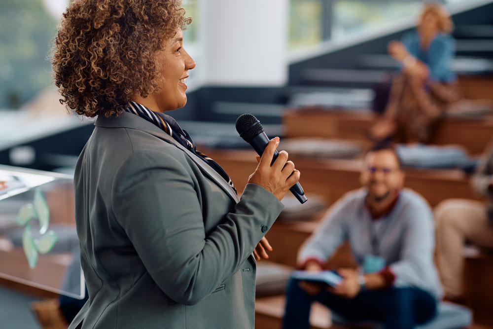 Contratar conferencistas para eventos empresariales