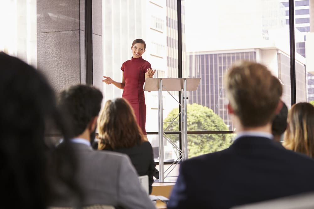 Contratar conferencistas para eventos empresariales