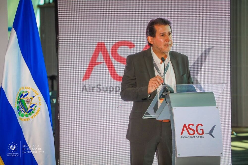 Iván Navarro lidera transformación de servicios aeroportuarios en El Salvador