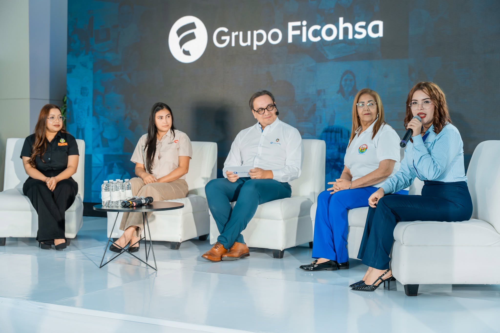 Memoria 2025 de Grupo Ficohsa sobre impacto ambiental y social