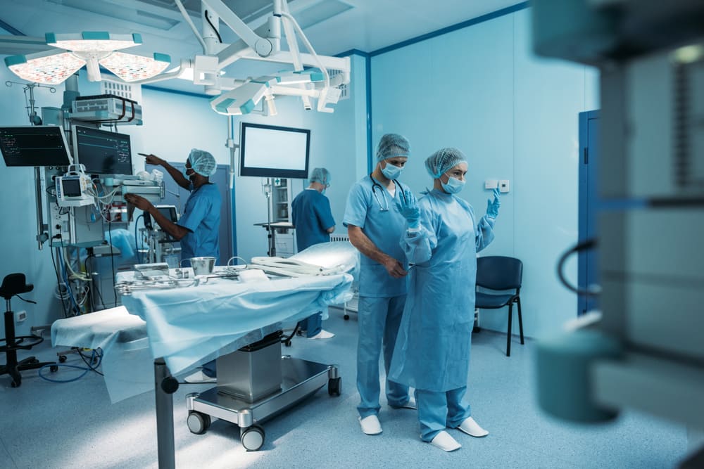Avance en mora quirúrgica con 405 cirugías y contratación en privados