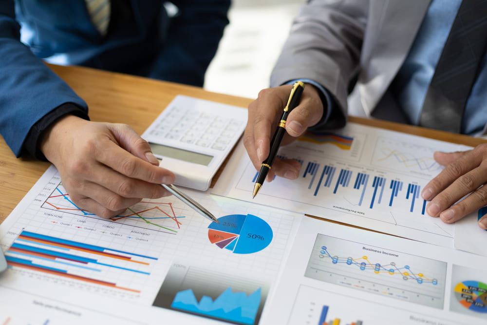Bancos de Panamá en IA: dos respuestas idénticas coinciden solo en el 58 % de las marcas